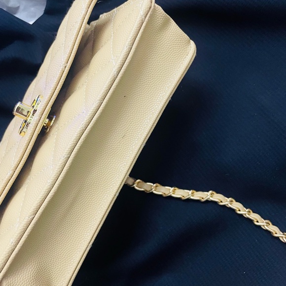 😍 Chanel Light Beige Quilted Crossbody Bag with Gold Chain - Picture 8 of 10